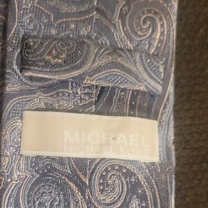 Michael Kors 100% Slik Blue and Silver Paisley Neck Tie